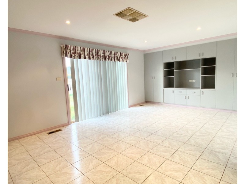 15 ALBION GROVE CRESCENT, Griffith NSW 2680