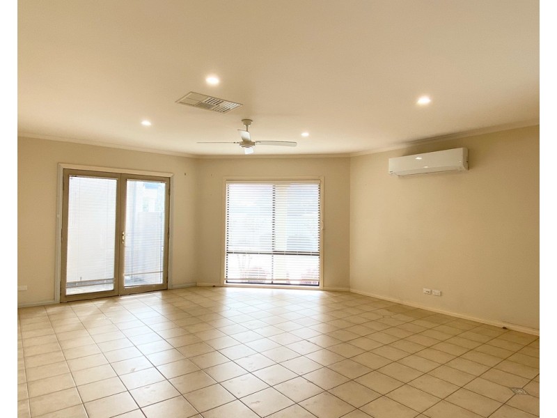 8B EAST STREET, Yoogali NSW 2680