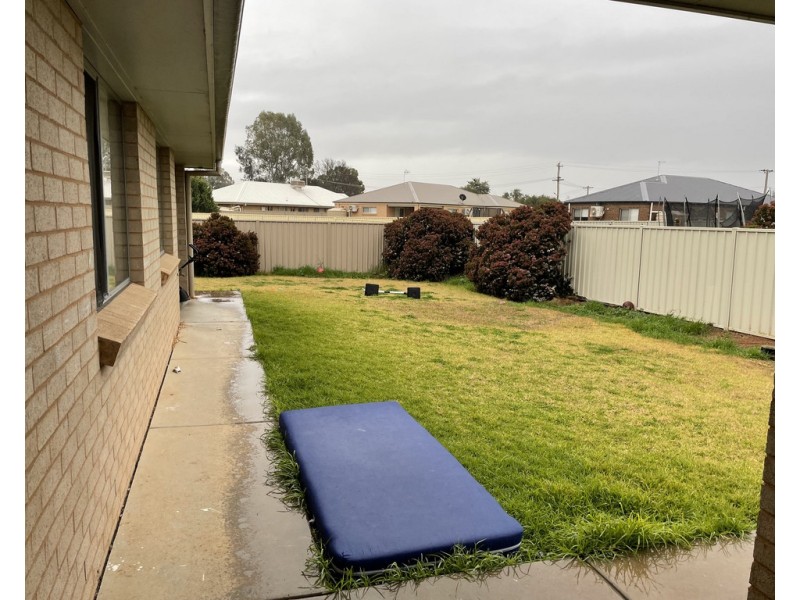 39 Walla Avenue, Griffith NSW 2680