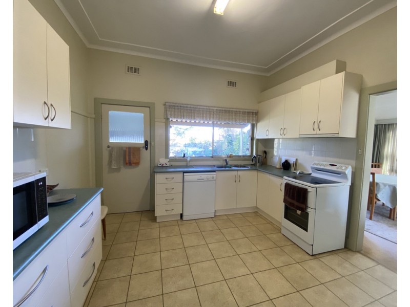 62 Gordon Avenue, Griffith NSW 2680