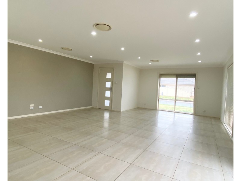 24 MADDEN DRIVE, Griffith NSW 2680
