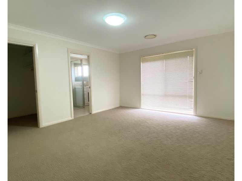 24 MADDEN DRIVE, Griffith NSW 2680