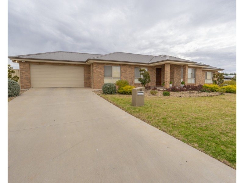 11 Jackson Place, Yoogali NSW 2680