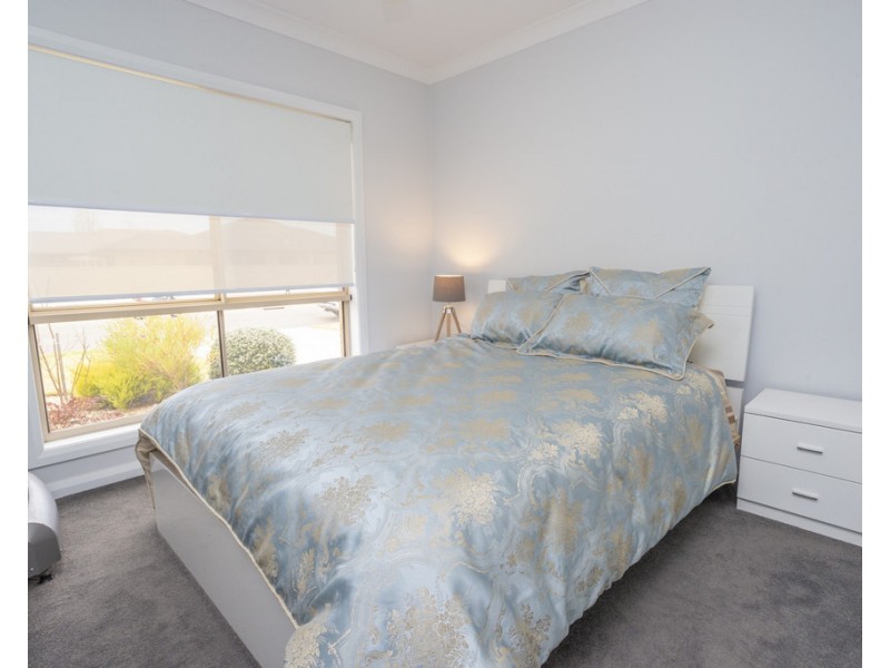 11 Jackson Place, Yoogali NSW 2680