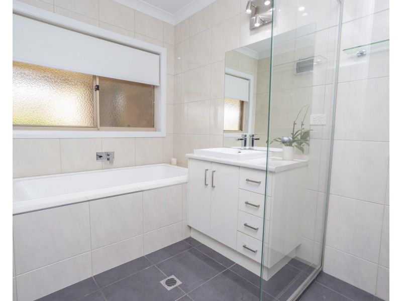 11 Jackson Place, Yoogali NSW 2680