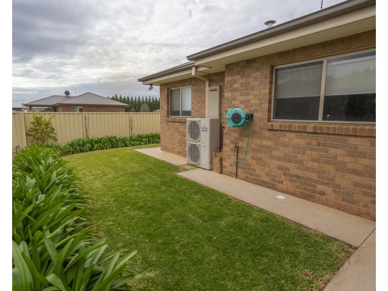 11 Jackson Place, Yoogali NSW 2680