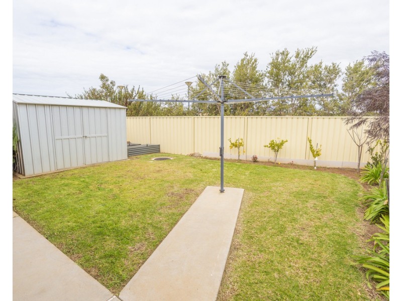 11 Jackson Place, Yoogali NSW 2680