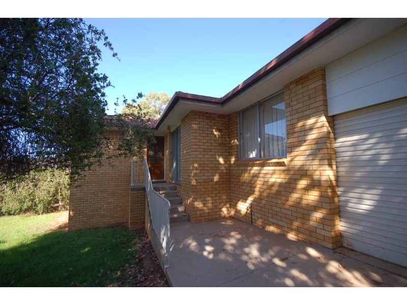 6 Jolly Pl, Griffith NSW 2680
