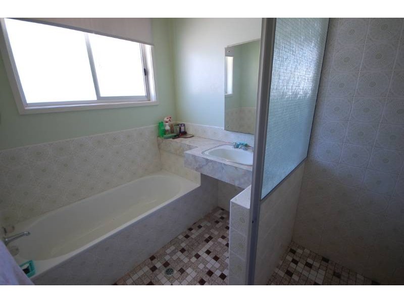 6 Jolly Pl, Griffith NSW 2680