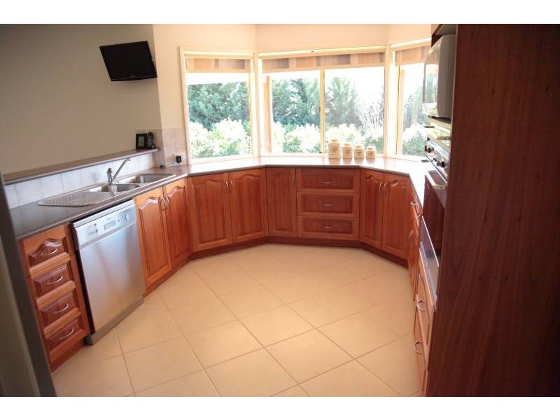 5 Elizabeth Drive, Lake Wyangan NSW 2680