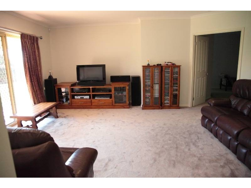 5 Elizabeth Drive, Lake Wyangan NSW 2680