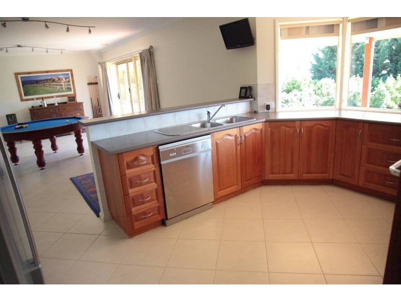 5 Elizabeth Drive, Lake Wyangan NSW 2680