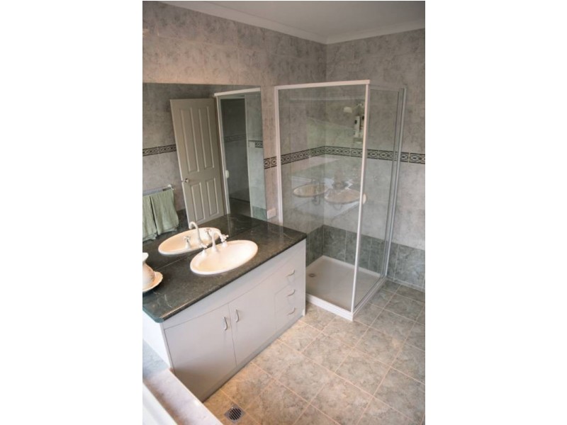5 Elizabeth Drive, Lake Wyangan NSW 2680