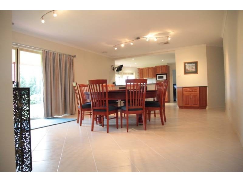 5 Elizabeth Drive, Lake Wyangan NSW 2680