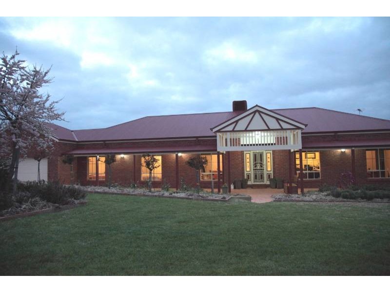 5 Elizabeth Drive, Lake Wyangan NSW 2680