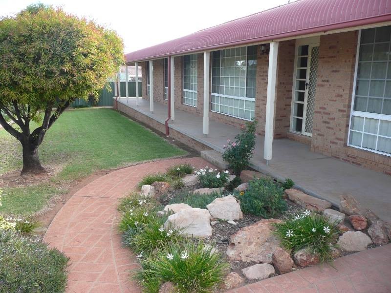 3 Aidan Cl, Griffith NSW 2680