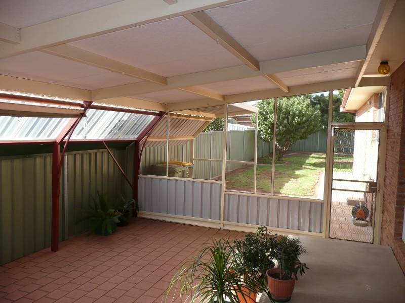 3 Aidan Cl, Griffith NSW 2680
