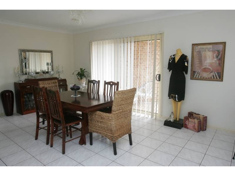 16a and 16b  Robrick Close, Griffith NSW 2680