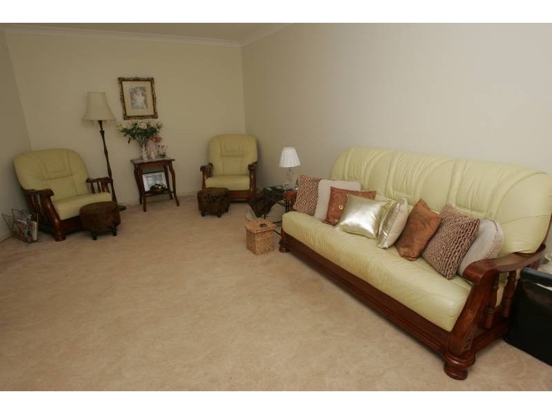 16a and 16b  Robrick Close, Griffith NSW 2680