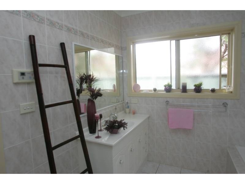 16a and 16b  Robrick Close, Griffith NSW 2680