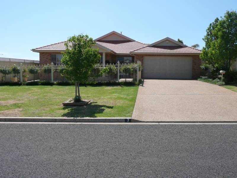 7 Dickson Rd, Griffith NSW 2680