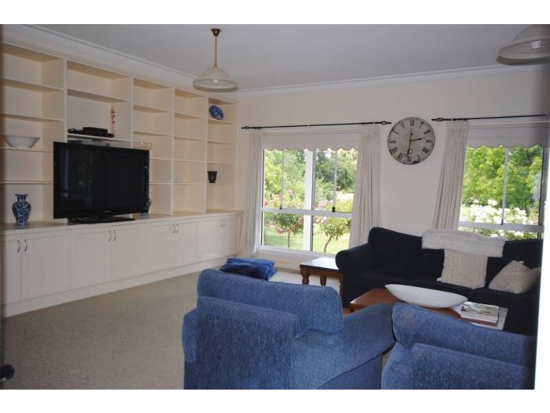 9  Fawcett Drive, Lake Wyangan NSW 2680