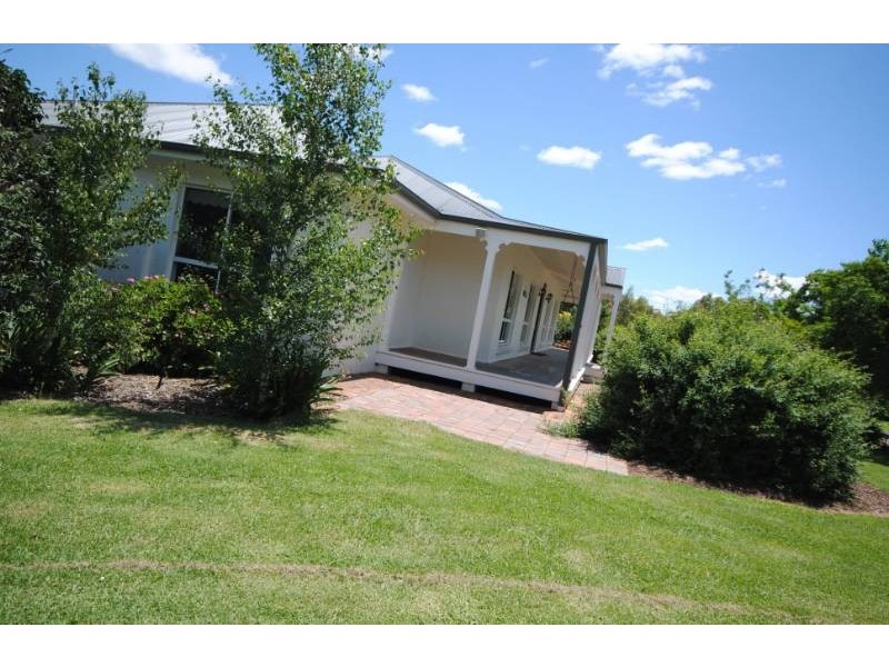9  Fawcett Drive, Lake Wyangan NSW 2680