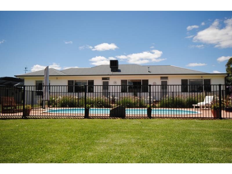 9  Fawcett Drive, Lake Wyangan NSW 2680
