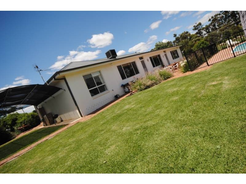 9  Fawcett Drive, Lake Wyangan NSW 2680