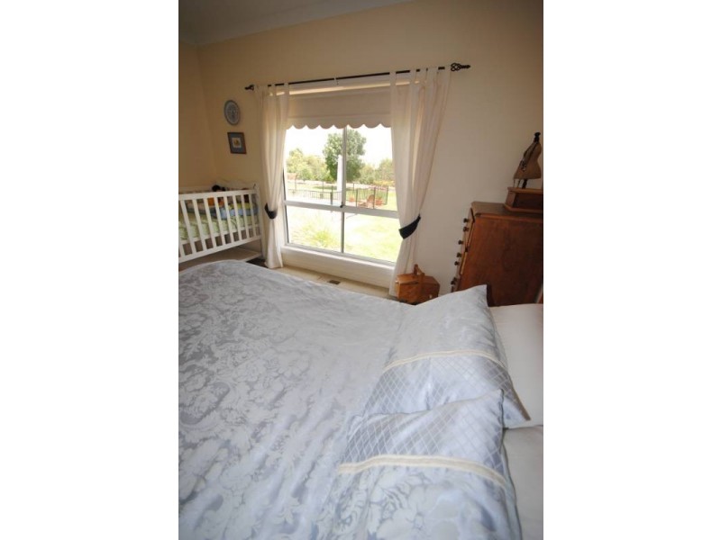 9  Fawcett Drive, Lake Wyangan NSW 2680