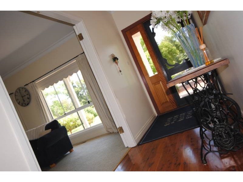 9  Fawcett Drive, Lake Wyangan NSW 2680