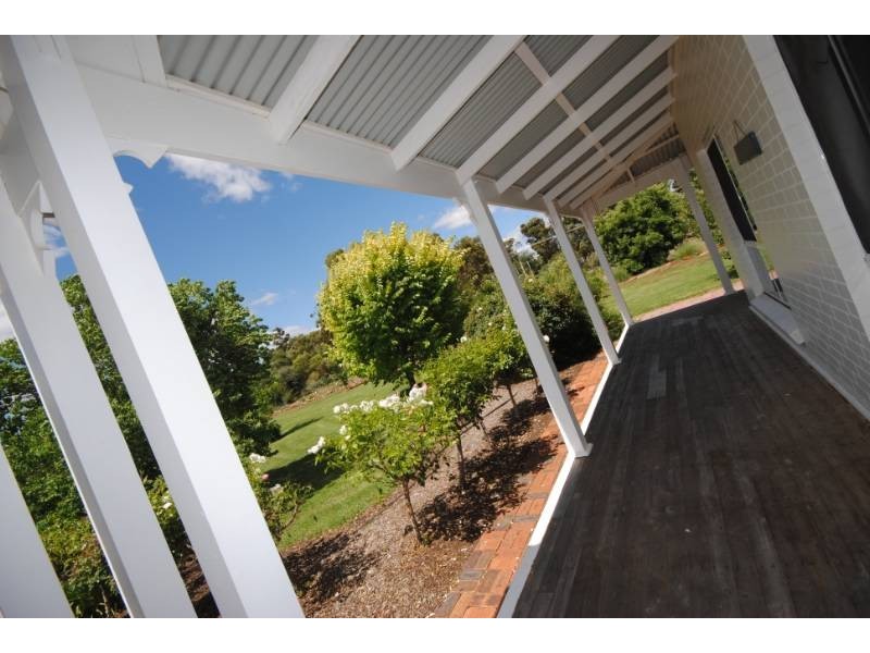 9  Fawcett Drive, Lake Wyangan NSW 2680