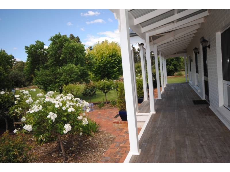9  Fawcett Drive, Lake Wyangan NSW 2680