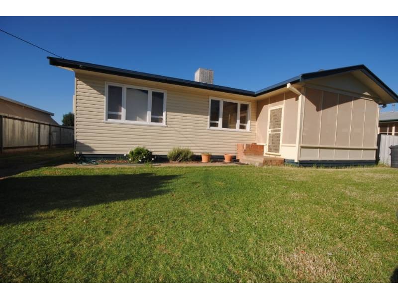 6 Lander Street, Darlington Point NSW 2706