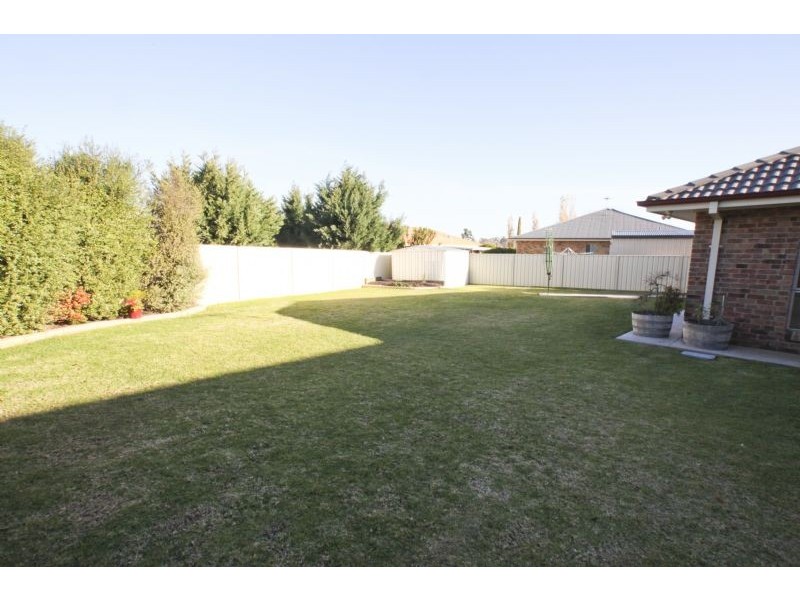 2 Mardon Place, Griffith NSW 2680