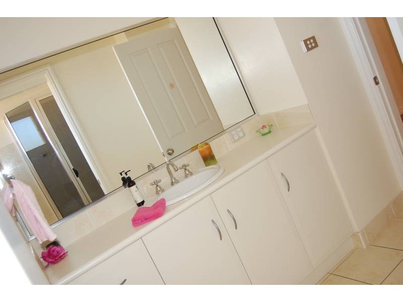 13 Dickson Road, Griffith NSW 2680