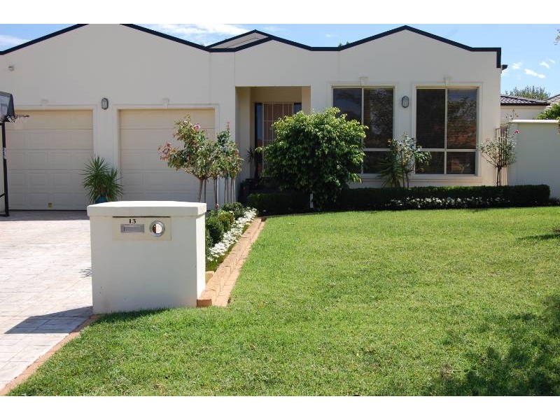 13 Dickson Road, Griffith NSW 2680