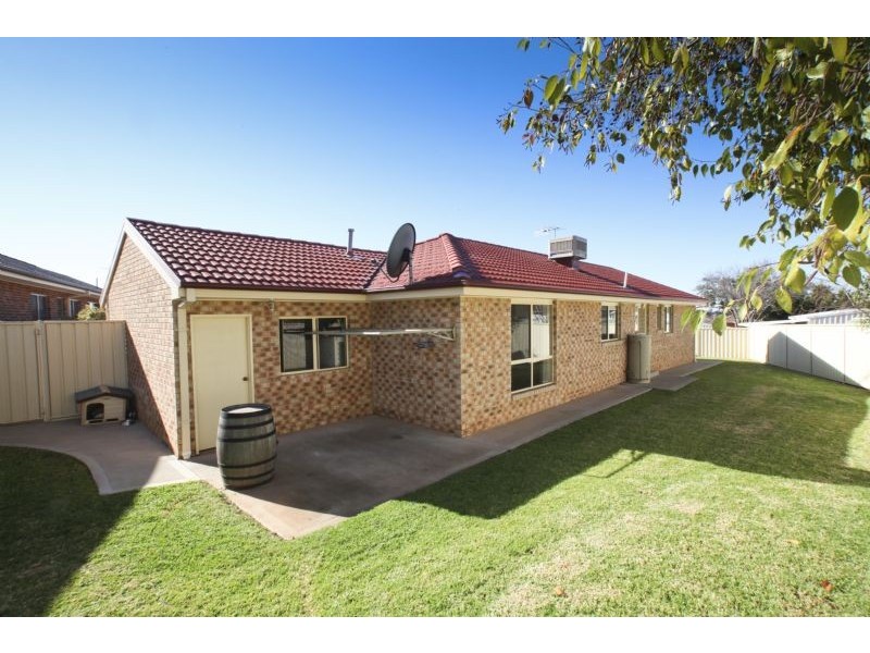 2/16 POWYS PLACE, Griffith NSW 2680