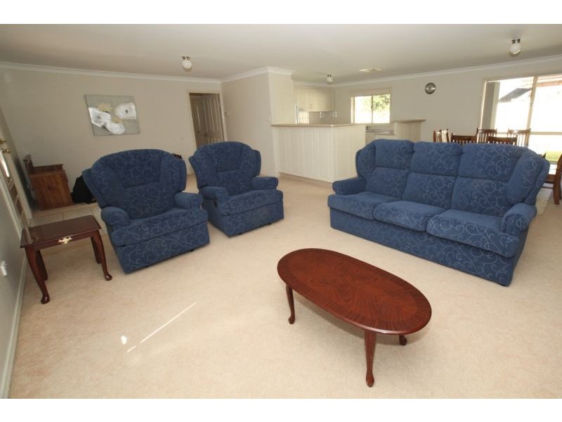 2/16 POWYS PLACE, Griffith NSW 2680