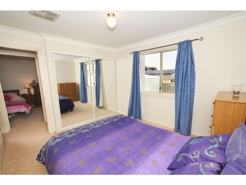 2/16 POWYS PLACE, Griffith NSW 2680