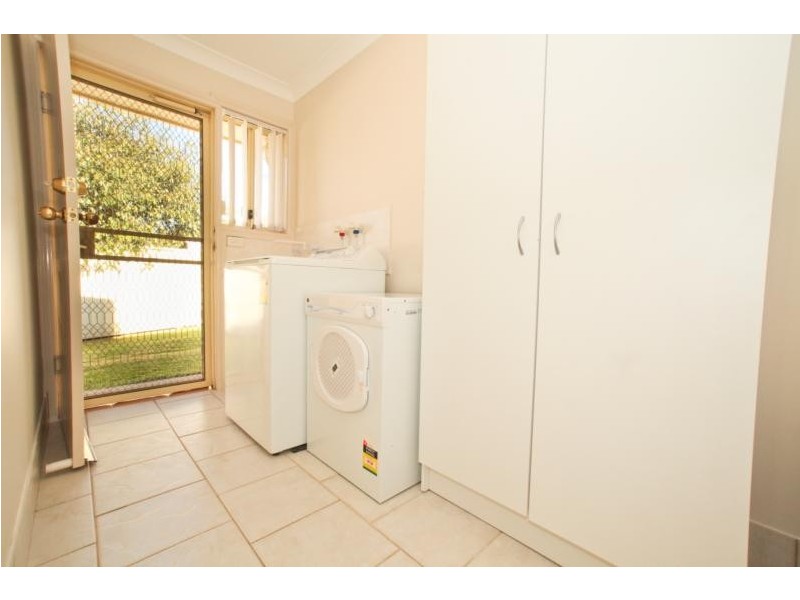 2/16 POWYS PLACE, Griffith NSW 2680