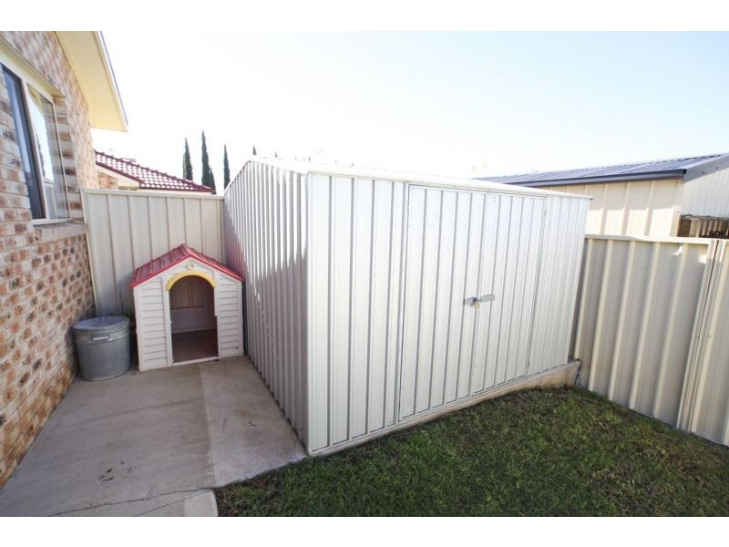 2/16 POWYS PLACE, Griffith NSW 2680