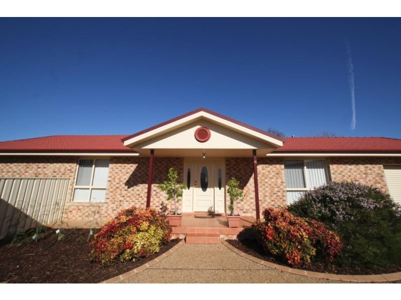 2/16 POWYS PLACE, Griffith NSW 2680