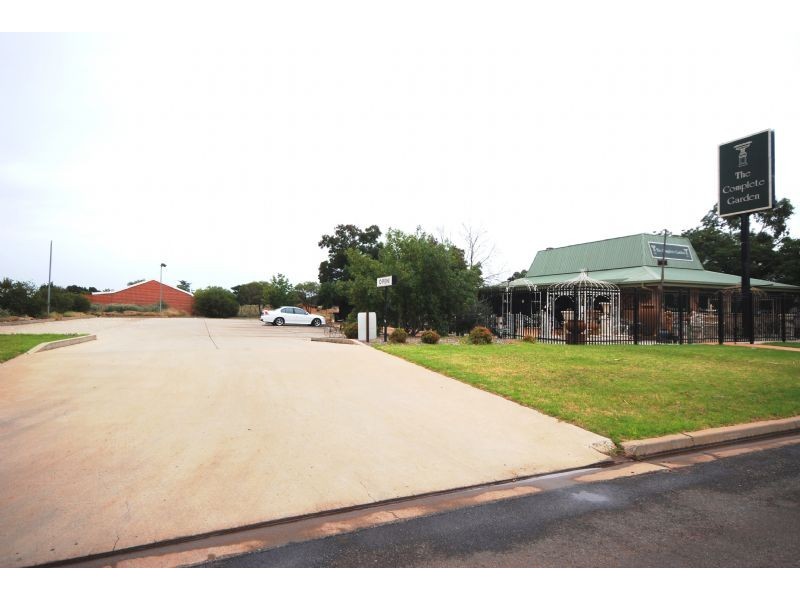 54 JONDARYAN AVENUE, Griffith NSW 2680