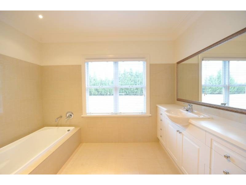 4 Ignatius Court, Yoogali NSW 2680