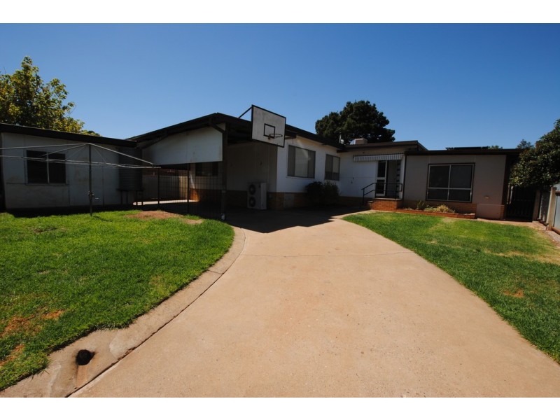4-6 Kelly Avenue, Griffith NSW 2680