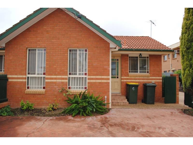 Unit 2 245 Wakaden Street, Griffith NSW 2680