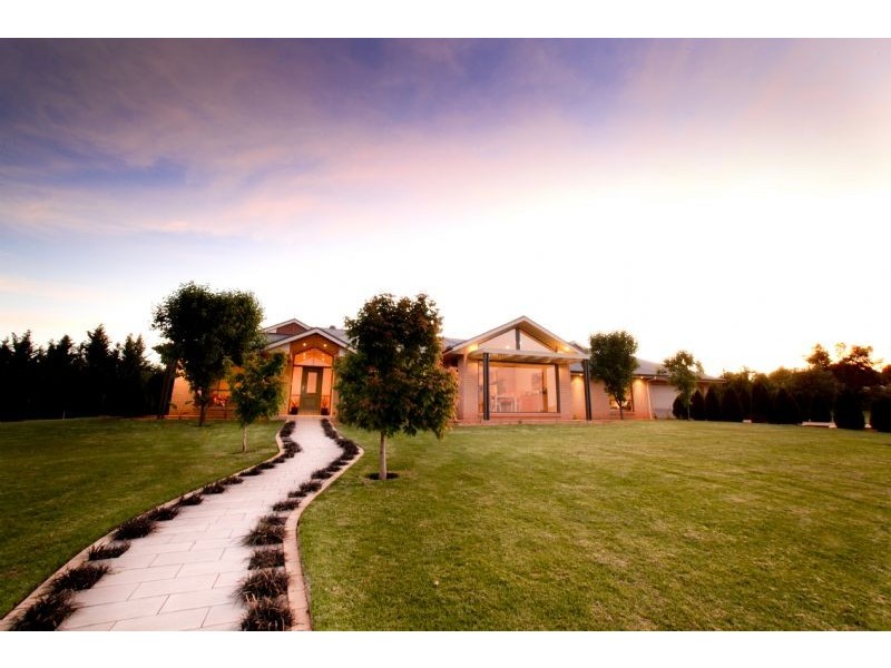 3 Elizabeth Drive, Lake Wyangan NSW 2680