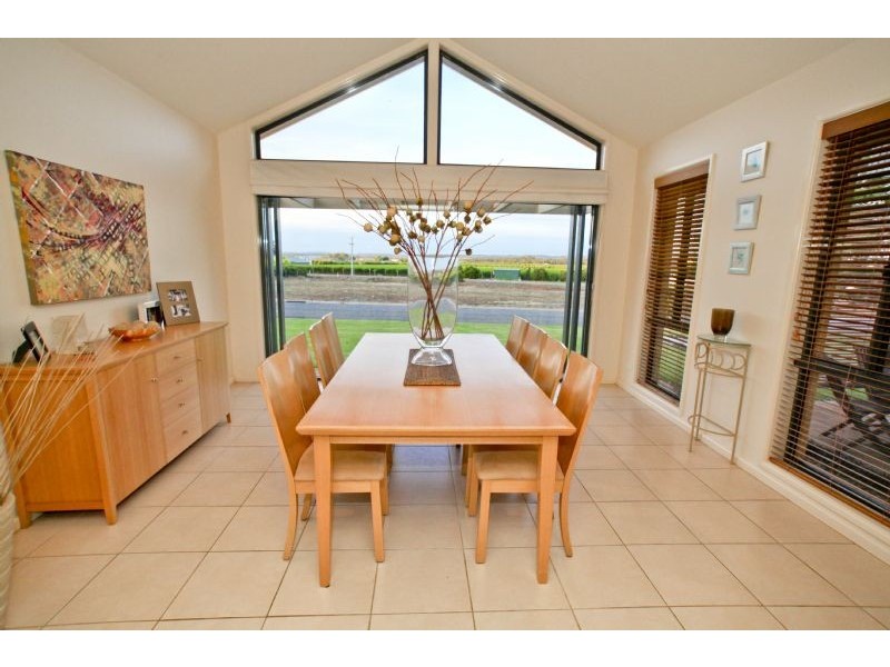 3 Elizabeth Drive, Lake Wyangan NSW 2680