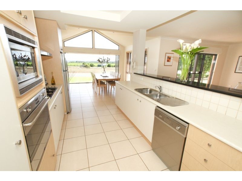 3 Elizabeth Drive, Lake Wyangan NSW 2680